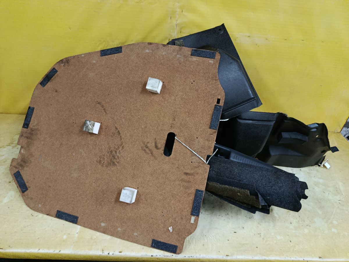 Обшивка багажника на Mitsubishi Lancer Cedia CS2A Фото 4