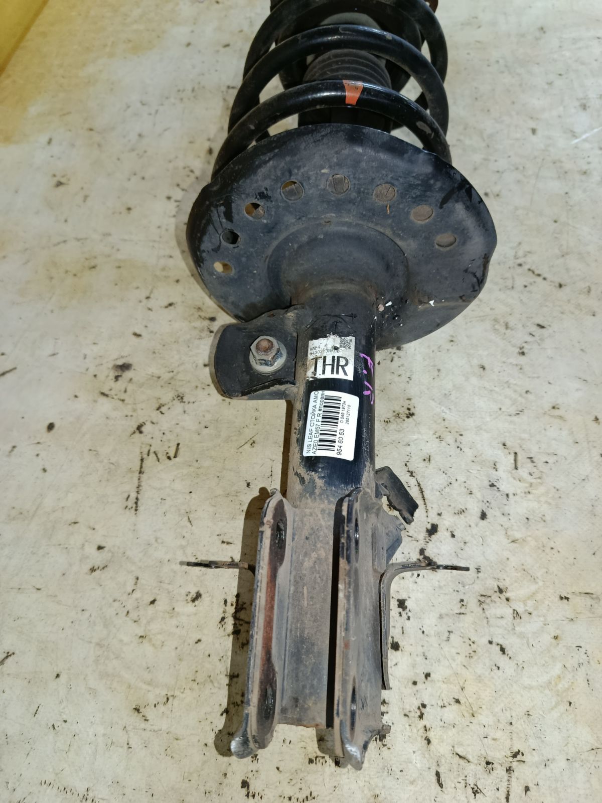 Стойка амортизатора на Nissan Leaf AZE0 EM57 Фото 4