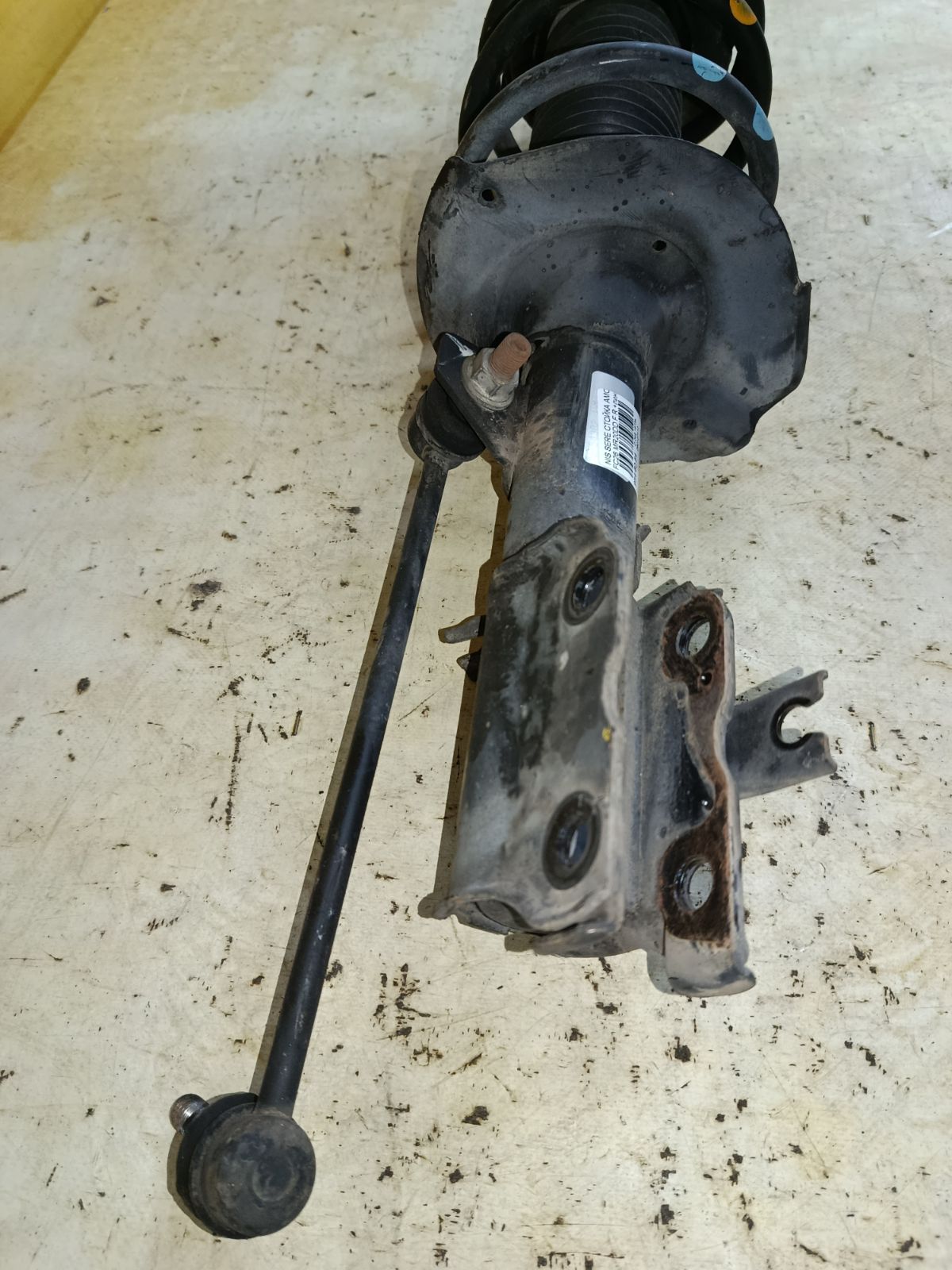 Стойка амортизатора на Nissan Serena FC26 MR20DD Фото 4