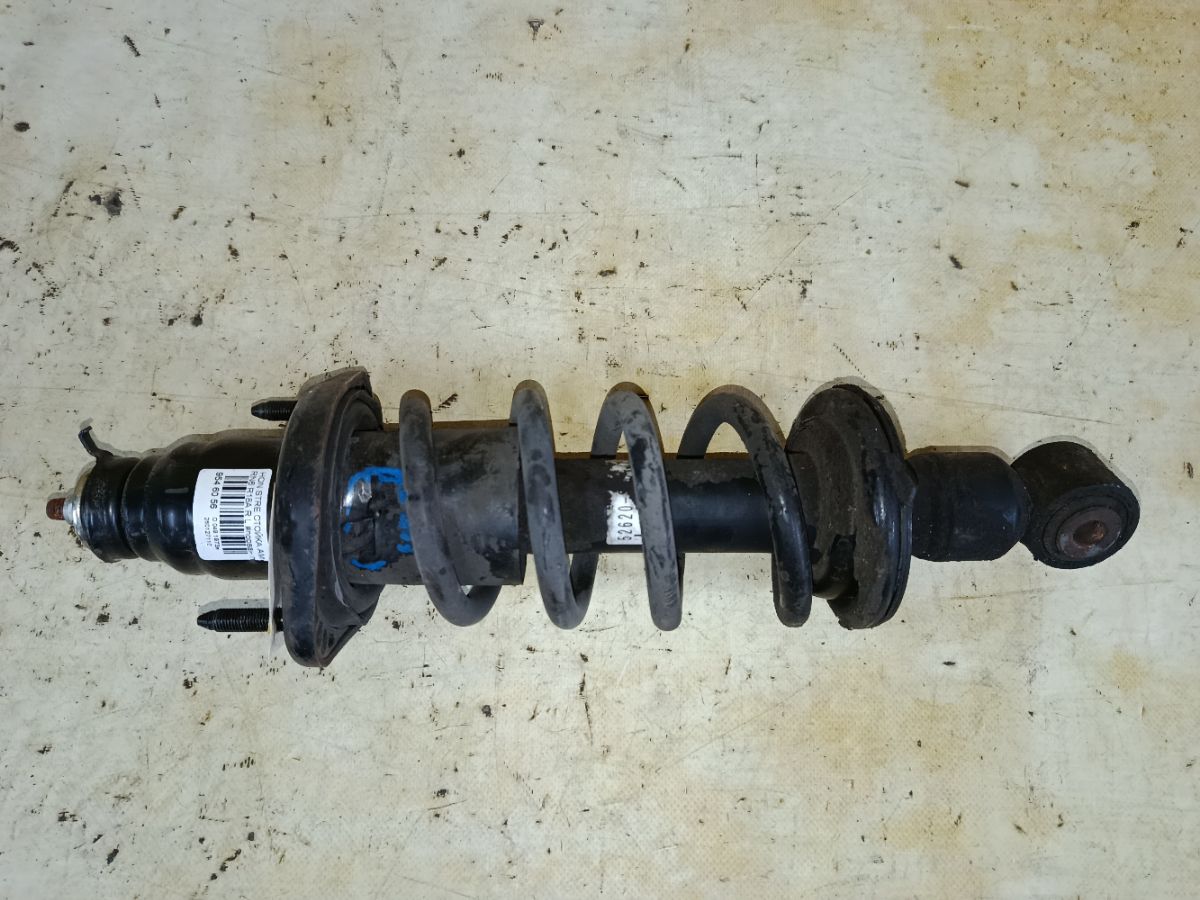 Стойка амортизатора на Honda Stream RN6 R18A Фото 1