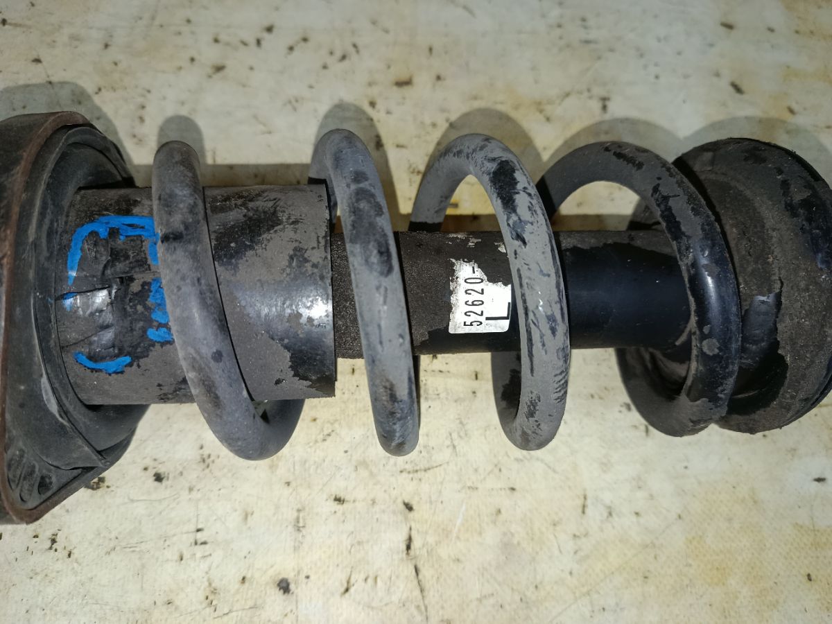 Стойка амортизатора на Honda Stream RN6 R18A Фото 3