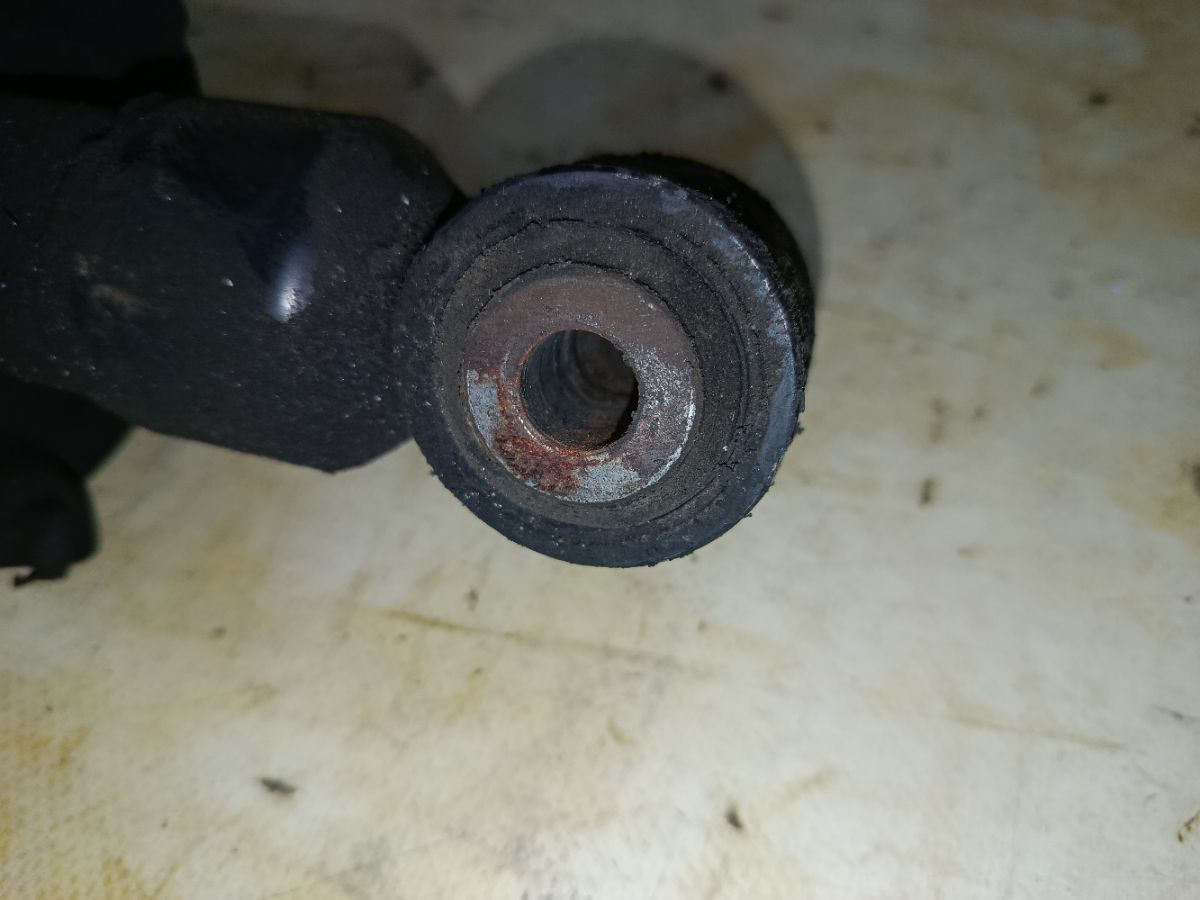 Стойка амортизатора на Honda Stream RN6 R18A Фото 4