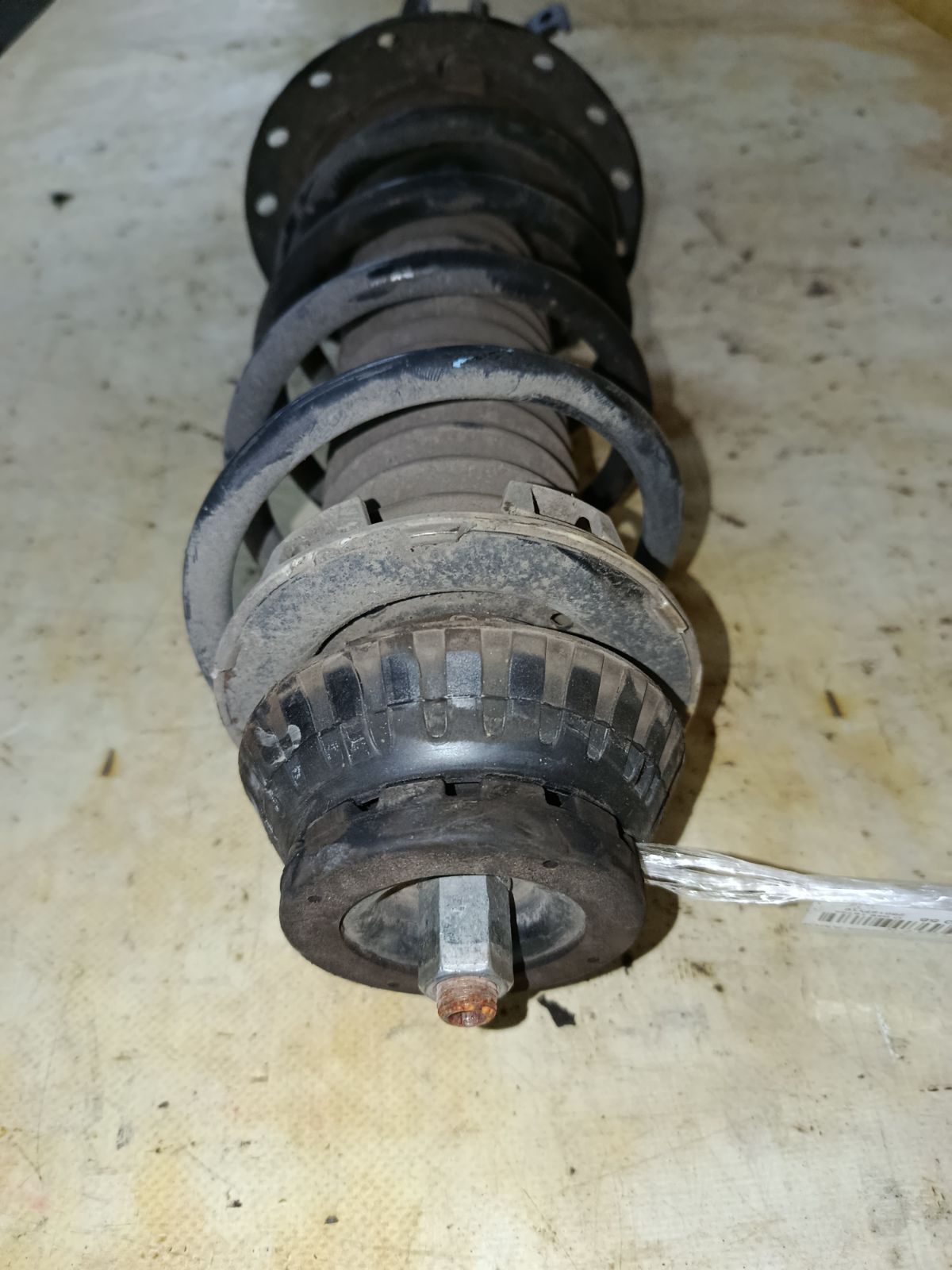 Стойка амортизатора на Honda Fit Hybrid GP1 LDA Фото 2