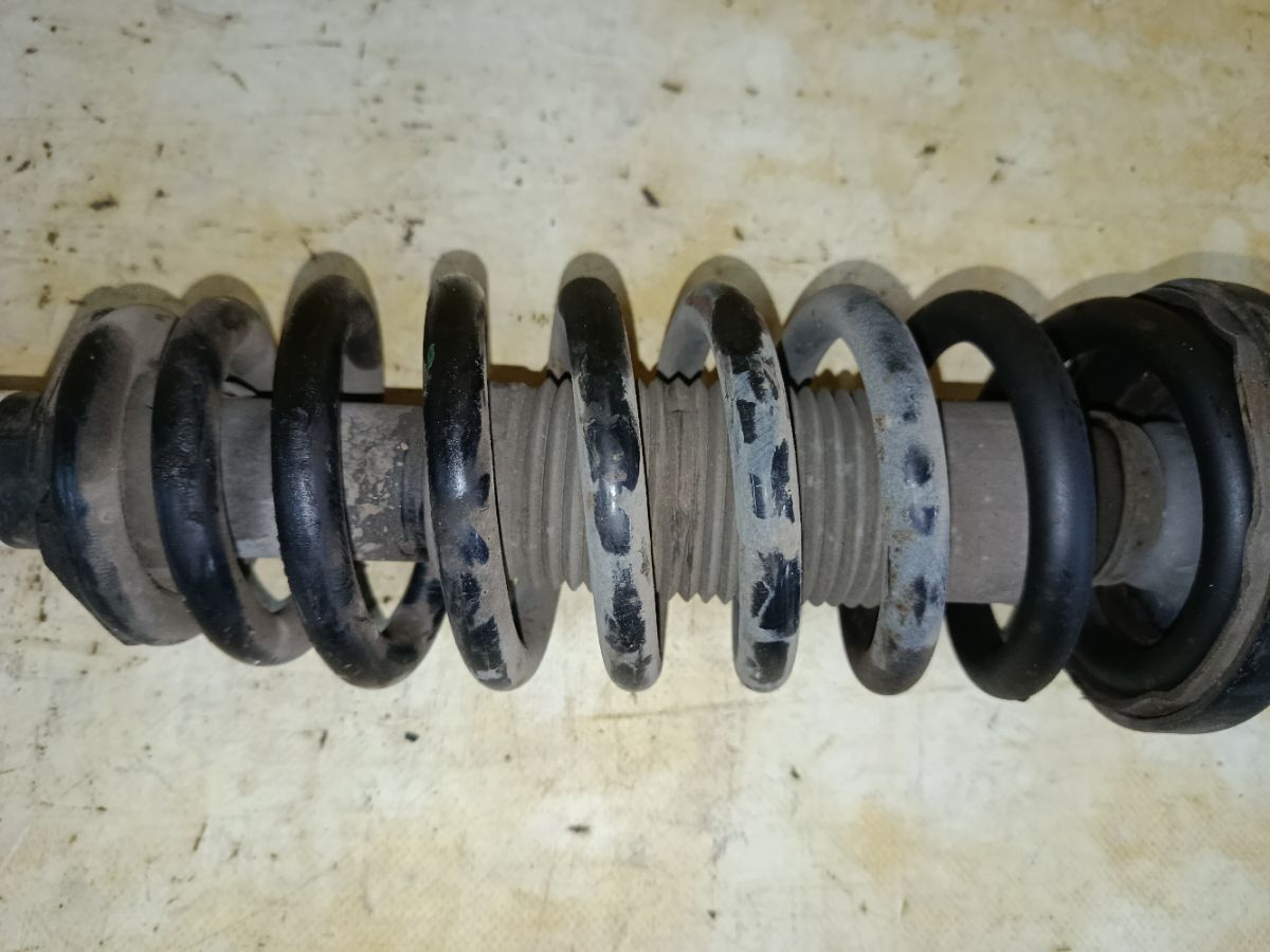 Стойка амортизатора на Honda Elysion RR1 K24A Фото 3