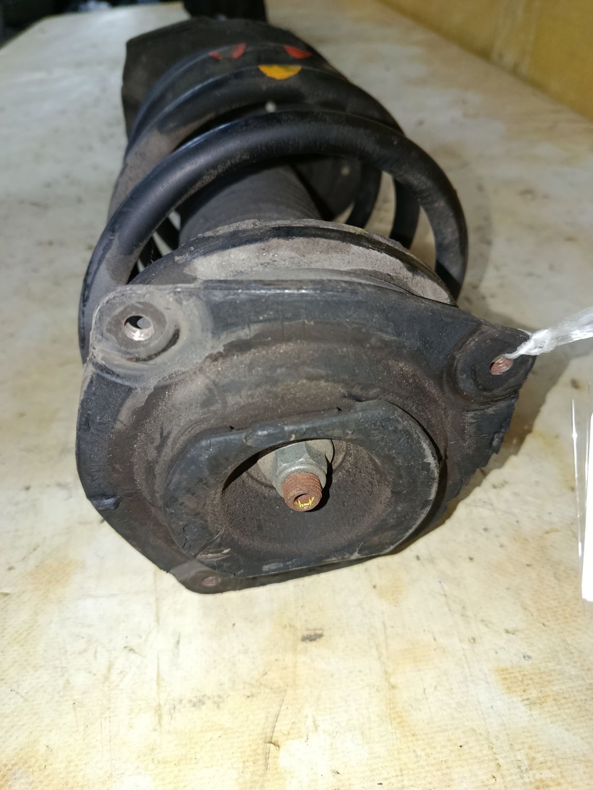 Стойка амортизатора на Nissan Serena FC26 MR20DD Фото 2