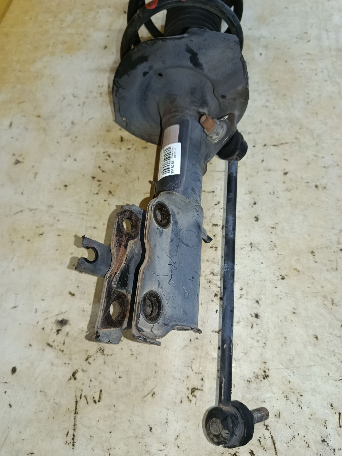 Стойка амортизатора на Nissan Serena FC26 MR20DD Фото 4