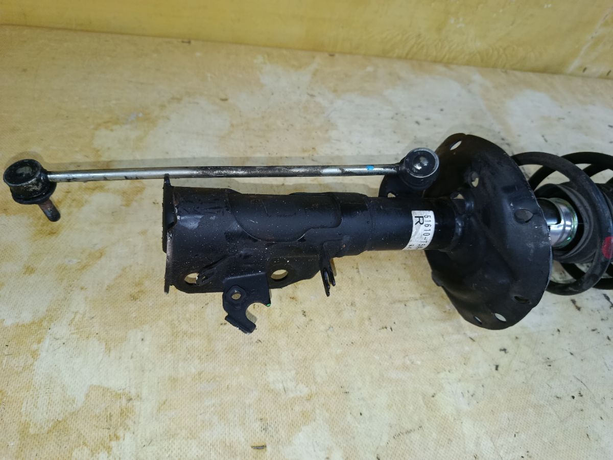 Стойка амортизатора на Honda Fit GK3 L13B Фото 4