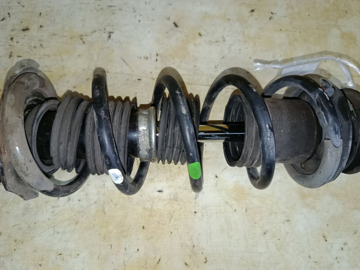 Стойка амортизатора на Nissan Note E12 HR12DDR Фото 3