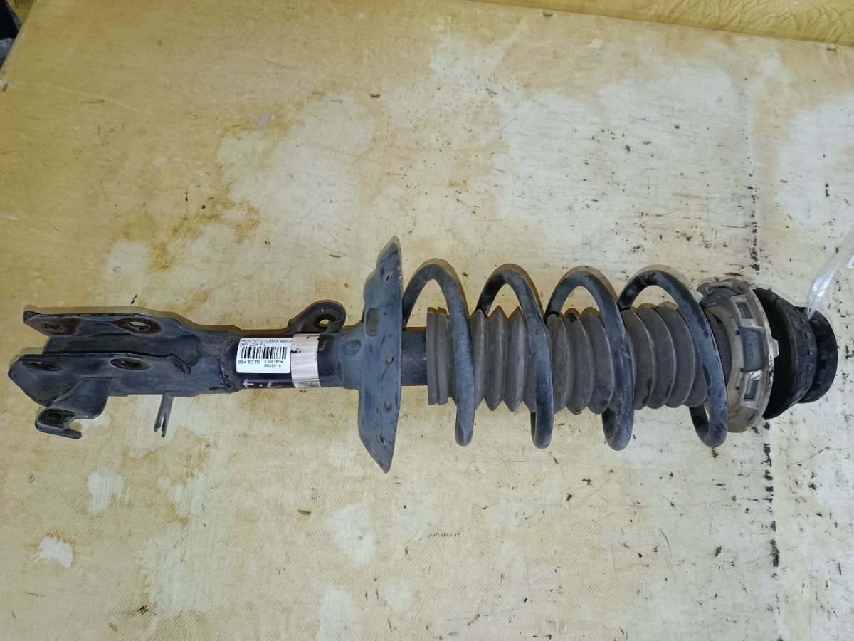 Стойка амортизатора на Honda Fit Hybrid GP1 LDA Фото 1