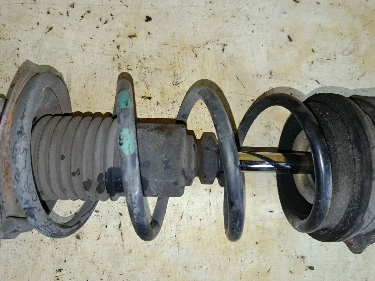 Стойка амортизатора 333390, 54302 ED025, 54302 ED50B, 543021A11B, 54302CJ40C, 54302CJ41C, 54302EC80A, 54302ED001, 54302ED002, 54302ED00A, 54302ED501, 54302ED50A, 54302ED525, 54302EE40A, 54302EE50A, 54302EE50B, 54302EE90A, 54302EF80A, 54302EL00A, 54302EM01A, 54302EM20A, 54302EM30C, 54302EU50A, 54302EU51A, 54302ZN90A, CR-049-3826, CR-049FR-C11, E4302 EC80A, E4302 EE90A, E4302 EL00A, E4302 EM01A, E43021A11B, E4302EC85B, E4302ED00A, E4302EE40A, E4302EM20A, E4302EM30C, E4302EU50A, E4302EU51A, E4302ZN90A, E4302ZV90E, E4C021A11B, E4C02EE90A, E4C02EL00A, E4C02EL00B, E4C02EU51A, SJ-049-3826, SJ-049FR-C11, ST-049-3826 на Nissan Tiida Latio SC11 HR15DE Фото 3