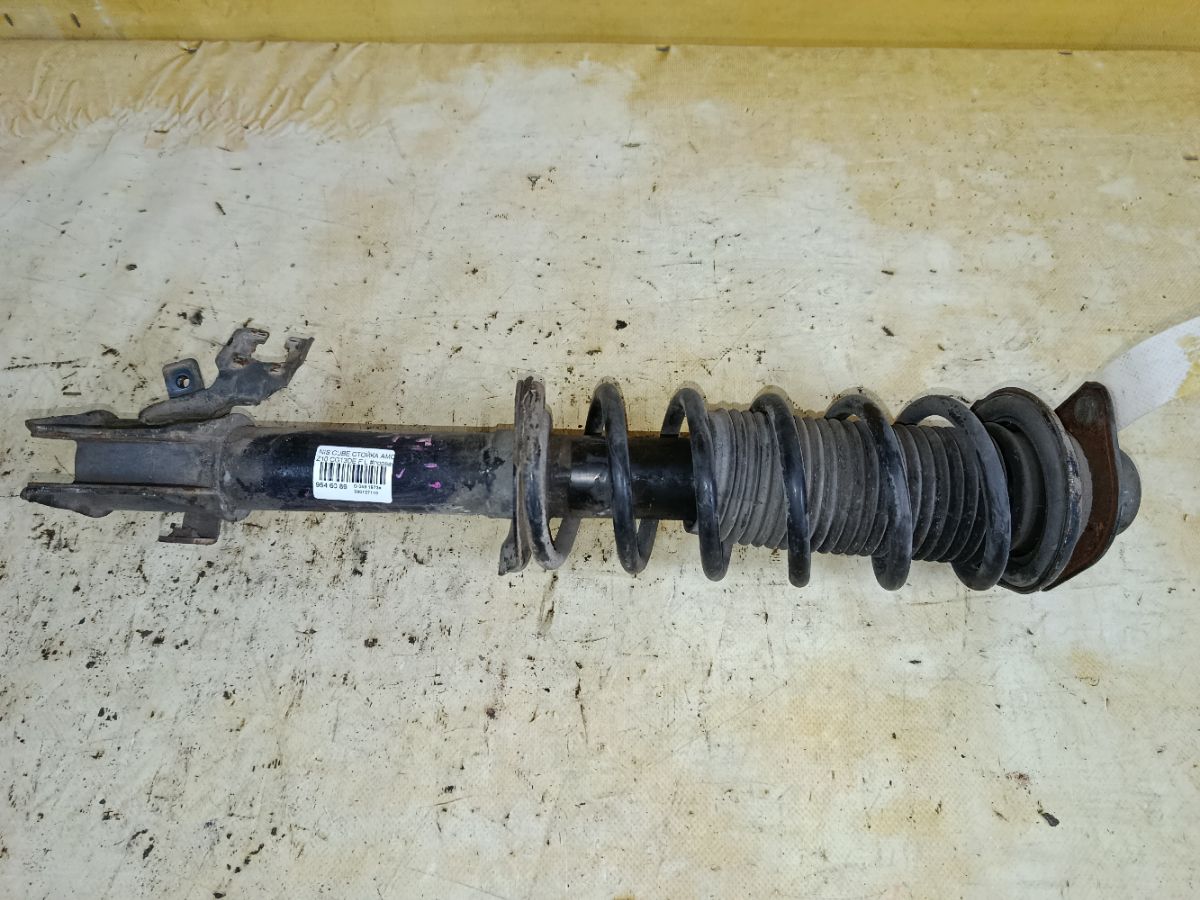 Стойка амортизатора на Nissan Cube Z10 CG13DE Фото 1