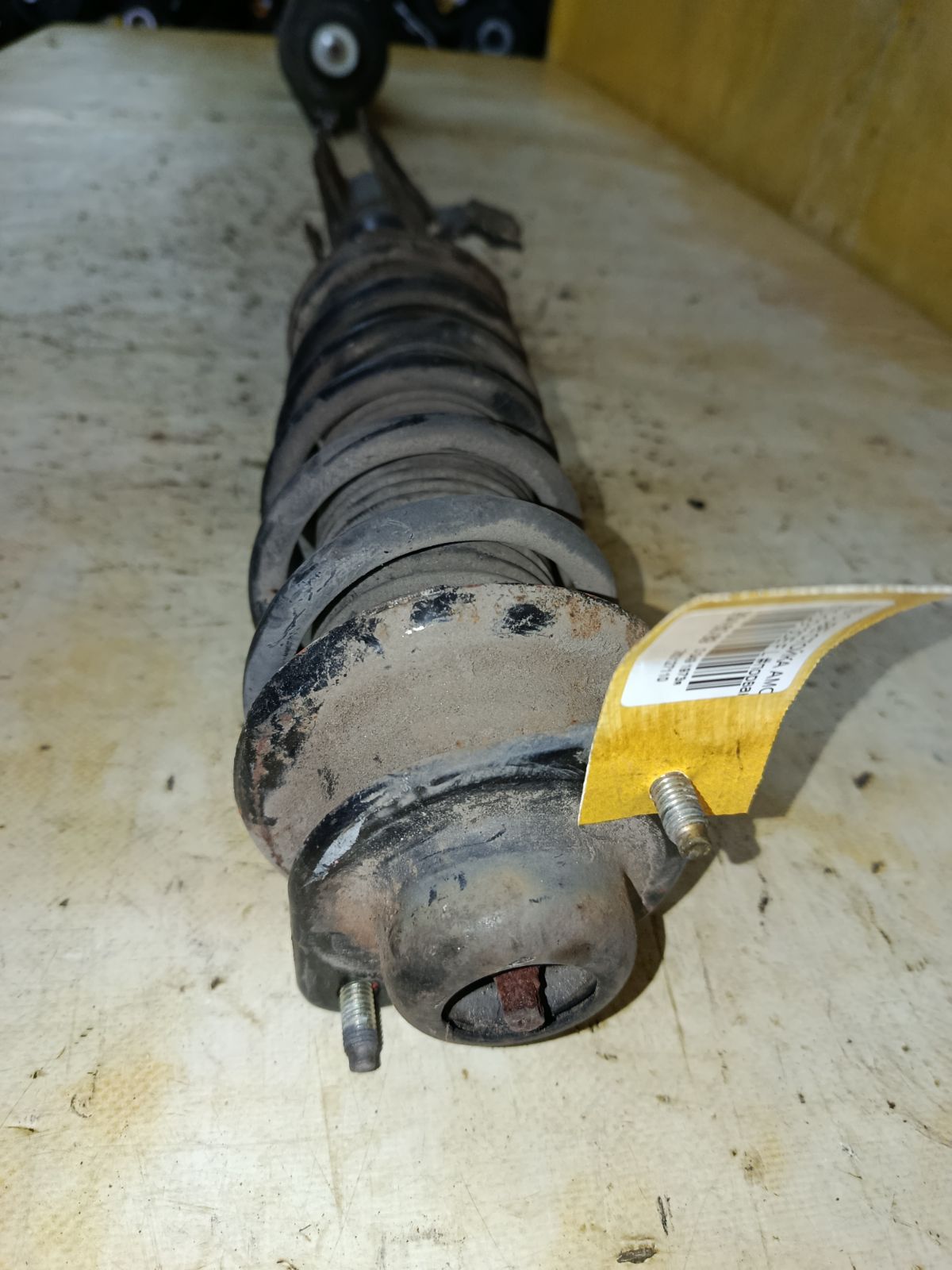 Стойка амортизатора на Nissan Cube Z10 CG13DE Фото 2