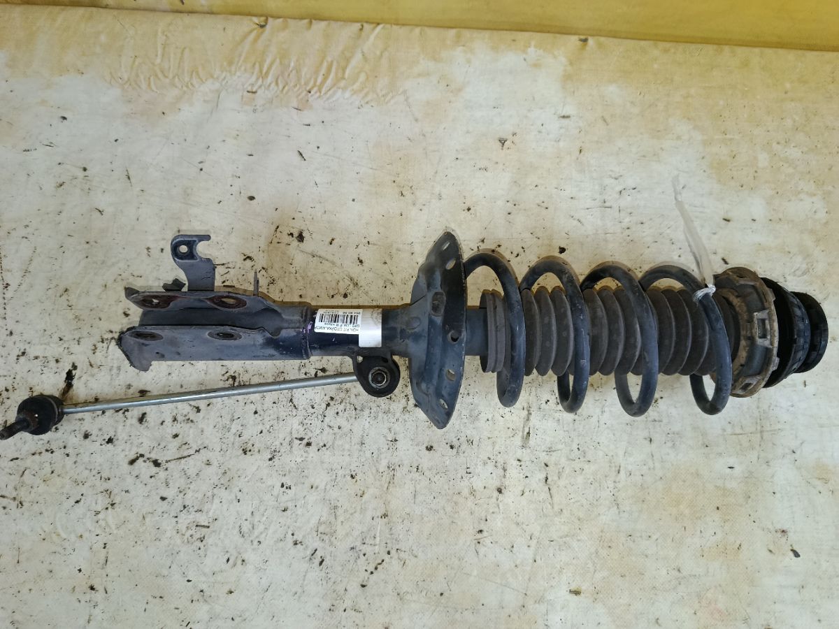 Стойка амортизатора на Honda Fit Shuttle Hybrid GP2 LDA Фото 1