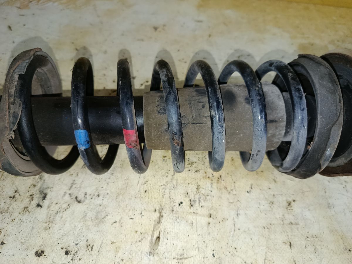 Стойка амортизатора 280 698, 30-B09-A, 333266, CR-049FR-DW, CR8901, DC2034700, DC2234700, DC3534700, DC3734700, SST0044, ST-049FR-DW на Mazda Demio DW3W B3 Фото 3