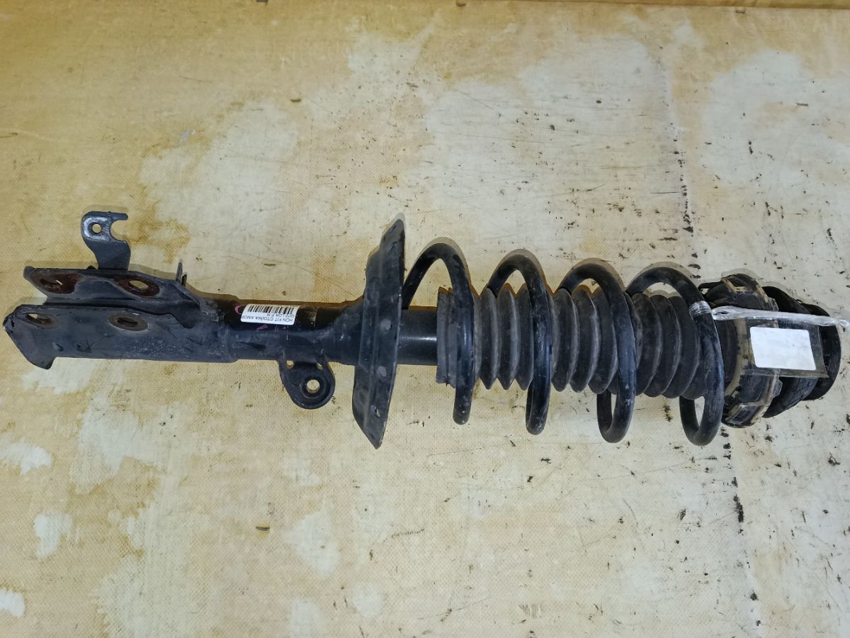 Стойка амортизатора на Honda Fit Shuttle Hybrid GP2 LDA Фото 1