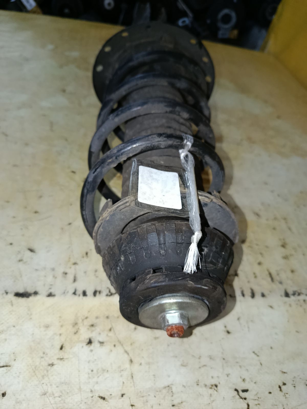 Стойка амортизатора на Honda Fit Shuttle Hybrid GP2 LDA Фото 2