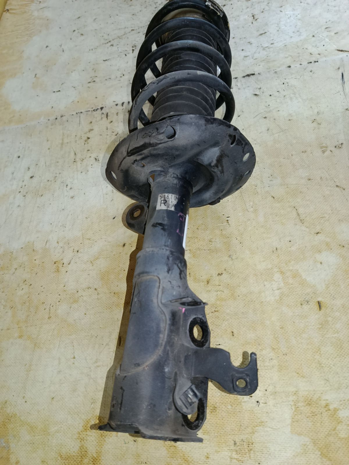 Стойка амортизатора на Honda Fit Shuttle Hybrid GP2 LDA Фото 4