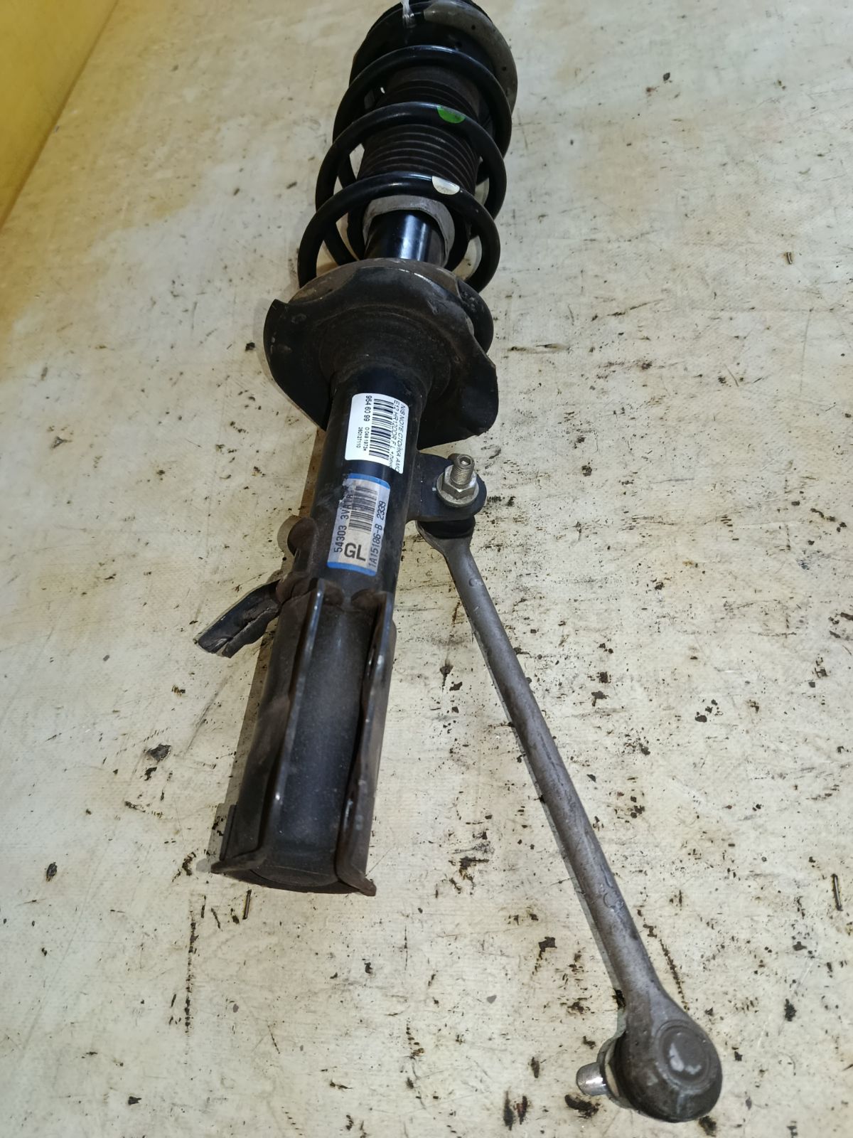 Стойка амортизатора на Nissan Note E12 HR12DDR Фото 4