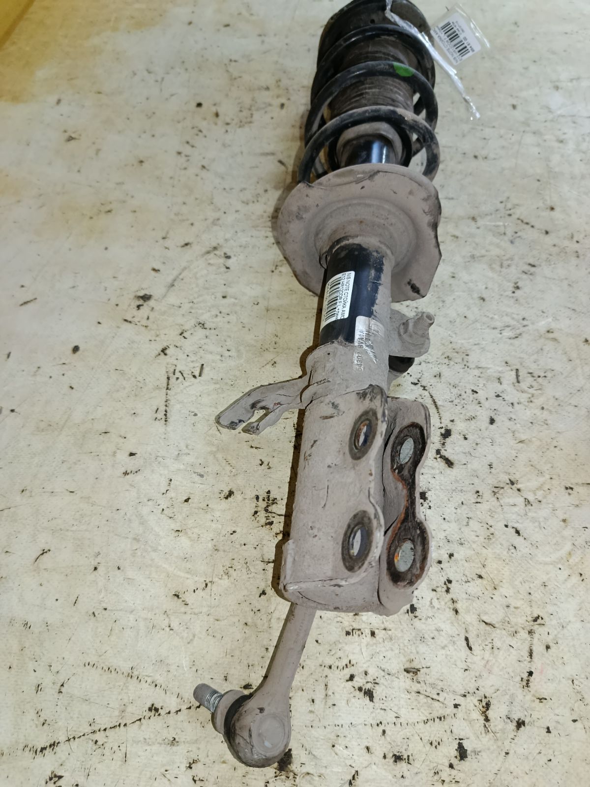 Стойка амортизатора на Nissan Note E12 HR12DDR Фото 4