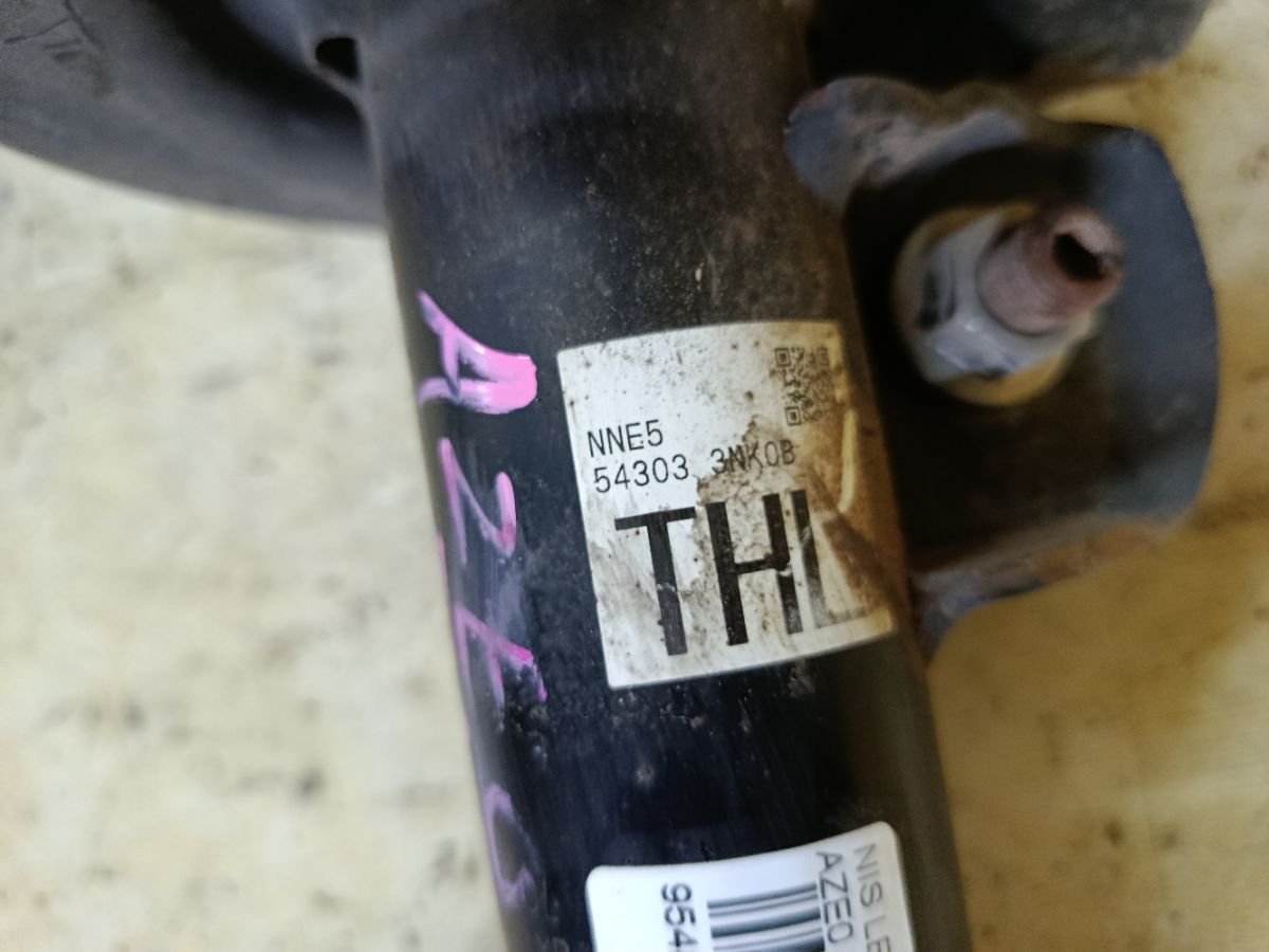 Стойка амортизатора на Nissan Leaf AZE0 EM57 Фото 5