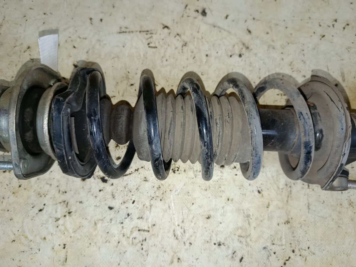 Стойка амортизатора на Daihatsu Tanto LA600S KF-VE Фото 3