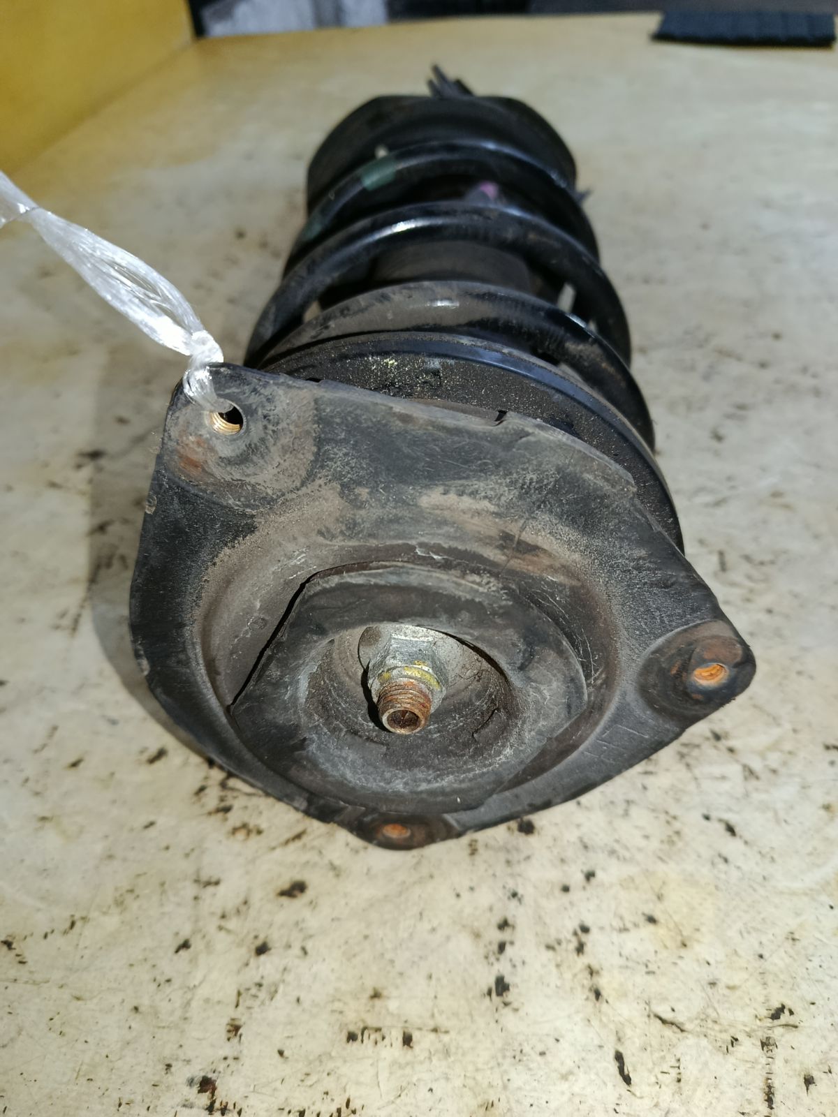 Стойка амортизатора 333391, 54303 ED025, 54303 ED50B, 54303CJ40C, 54303CJ41C, 54303ED001, 54303ED501, 54303ED50A, 54303ED525, 54303EE50B, 54303EE90A, 54303EF80A, 54303EM01A, 54303EM30C, CR-049-2726, CR-049FL-C11, E4303 EC80A, E4303 EE90A, E4303 EL00A, E4303 EM01A, E4303EM30C, SJ-049-2726, SJ-049FL-C11, ST-049-2726 на Nissan Tiida C11 HR15DE Фото 2