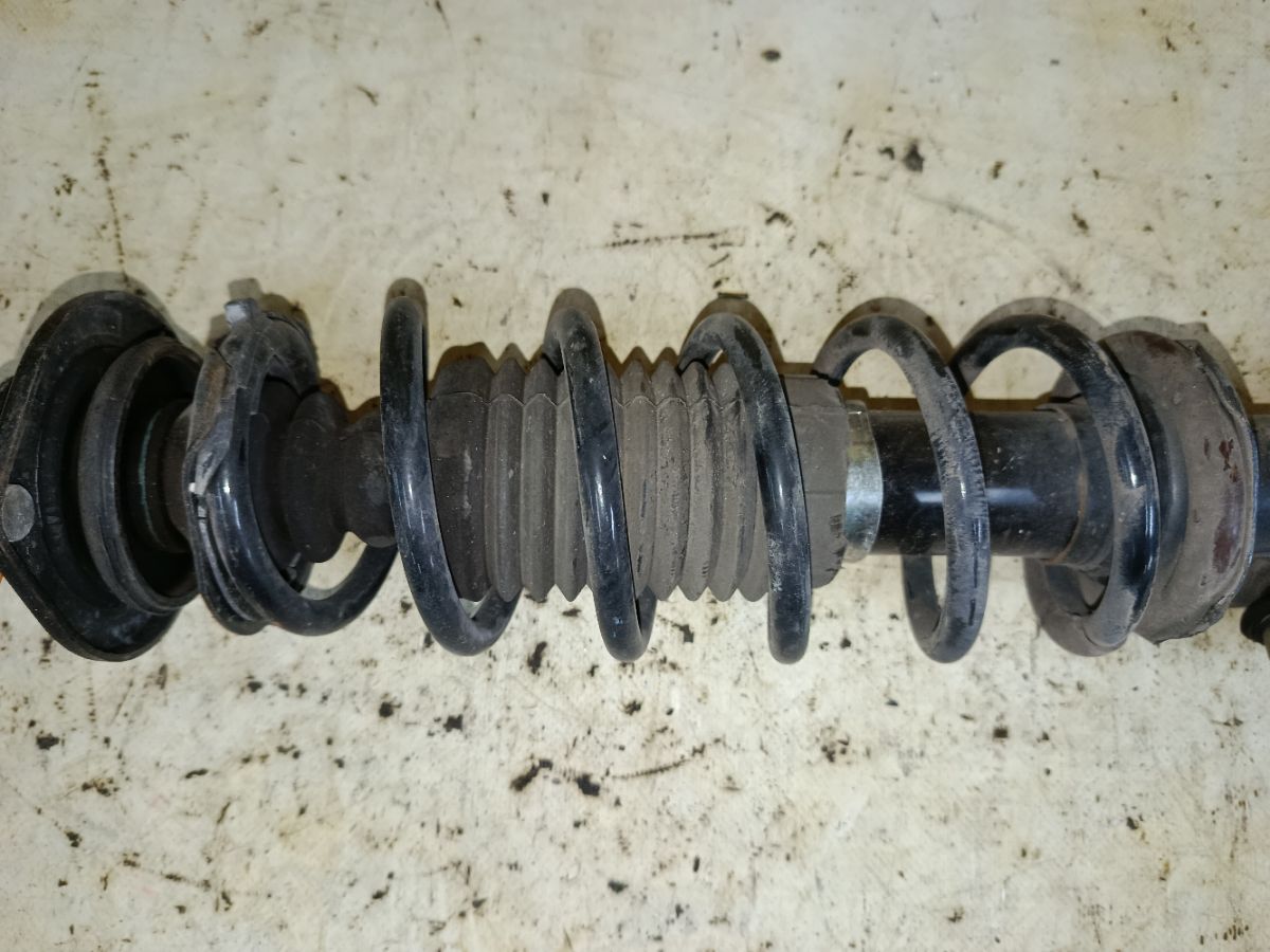 Стойка амортизатора на Toyota Tank M900A 1KR-FE Фото 3