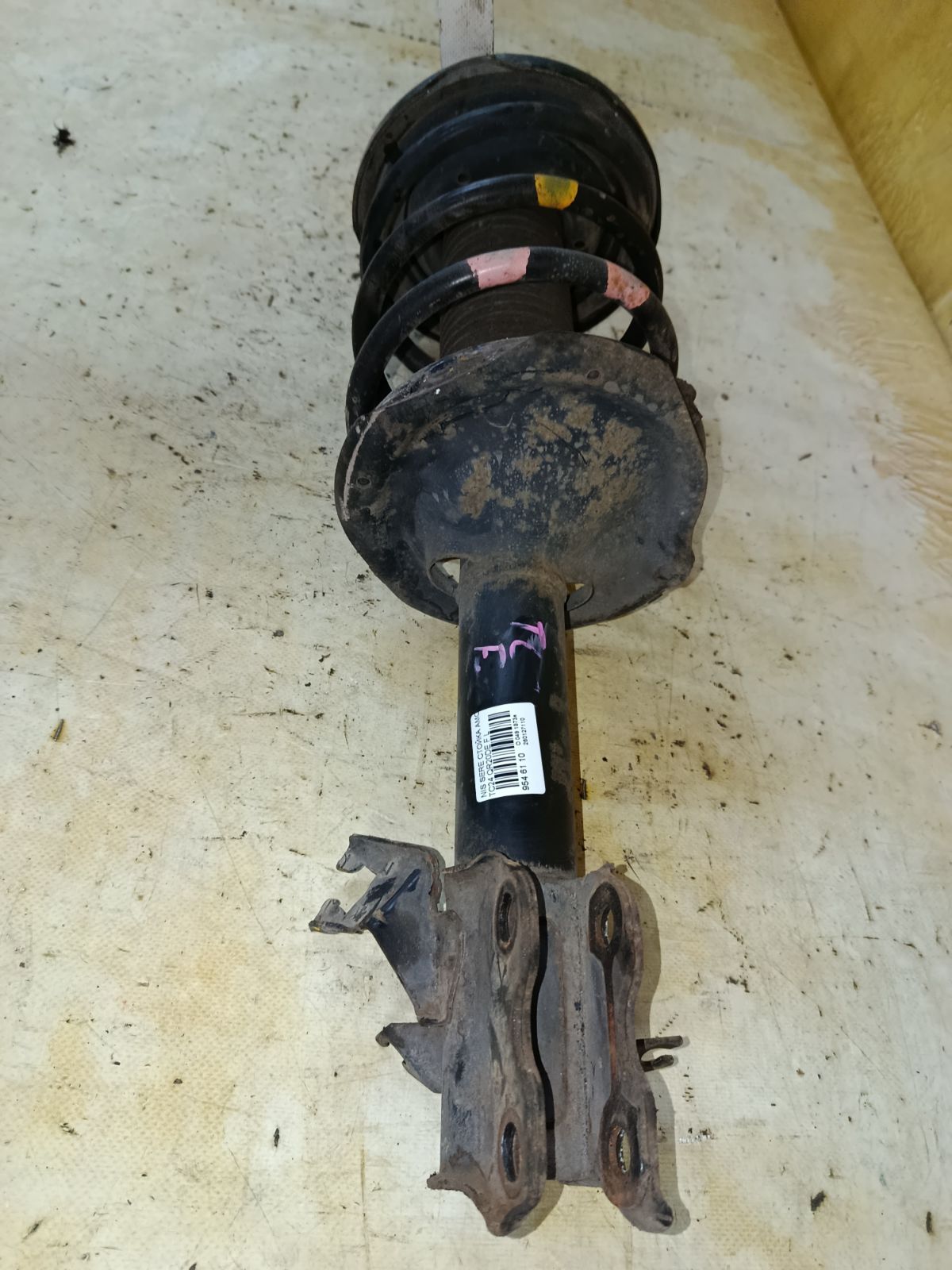 Стойка амортизатора на Nissan Serena TC24 QR20DE Фото 4