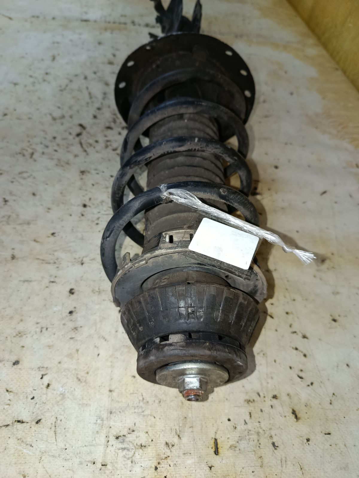 Стойка амортизатора на Honda Fit Shuttle Hybrid GP2 LDA Фото 2