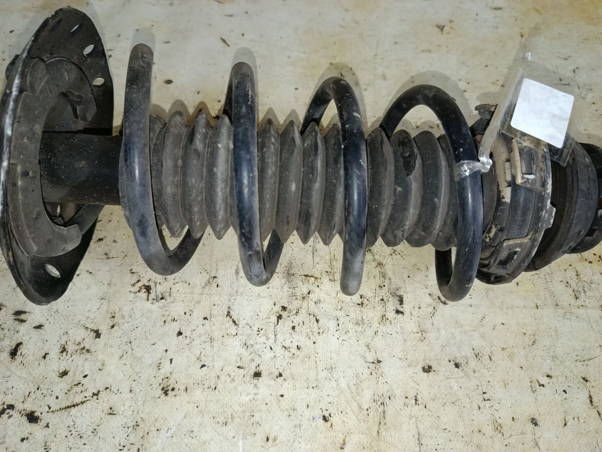 Стойка амортизатора на Honda Fit Shuttle Hybrid GP2 LDA Фото 3