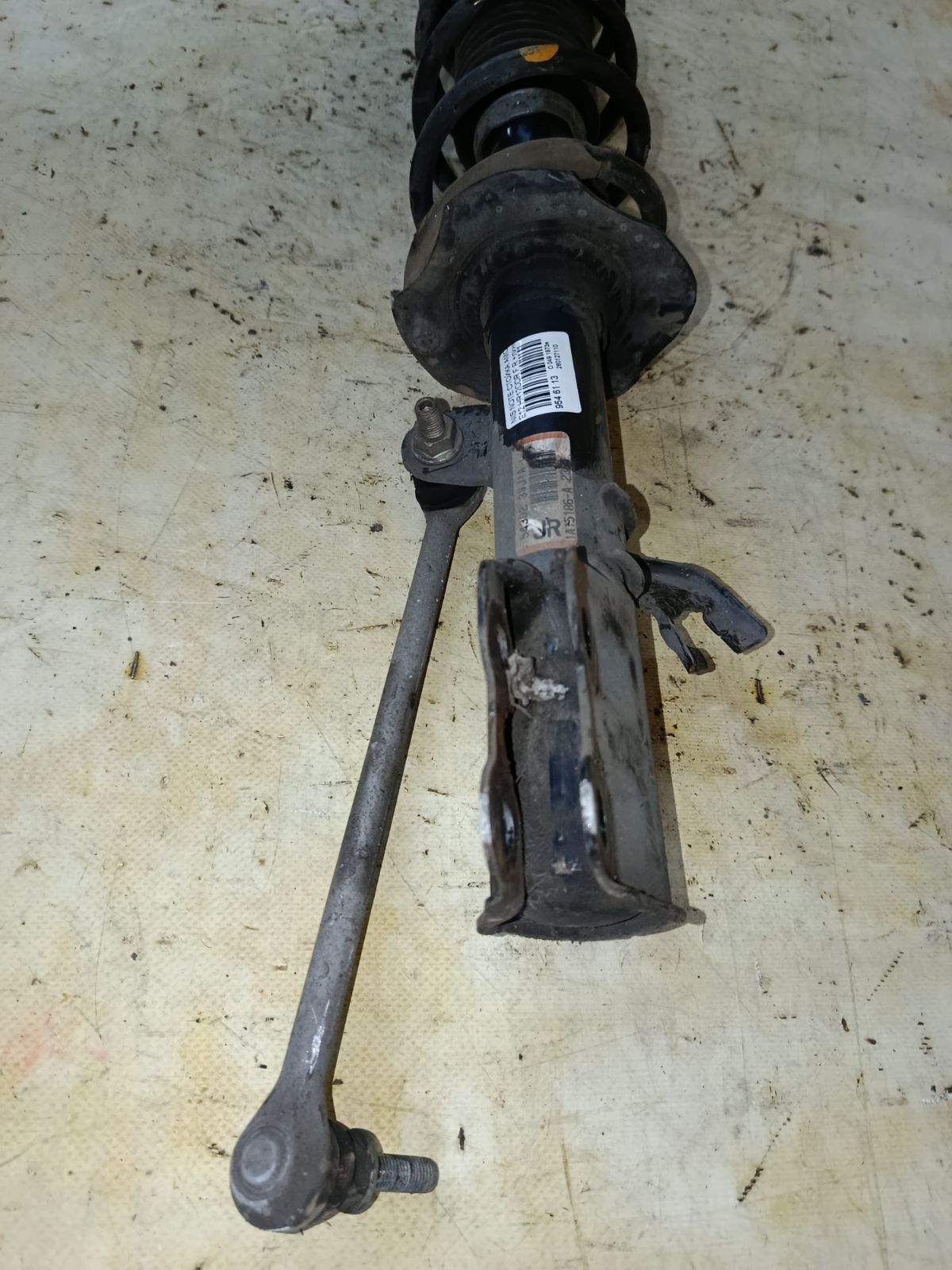 Стойка амортизатора на Nissan Note E12 HR12DDR Фото 4