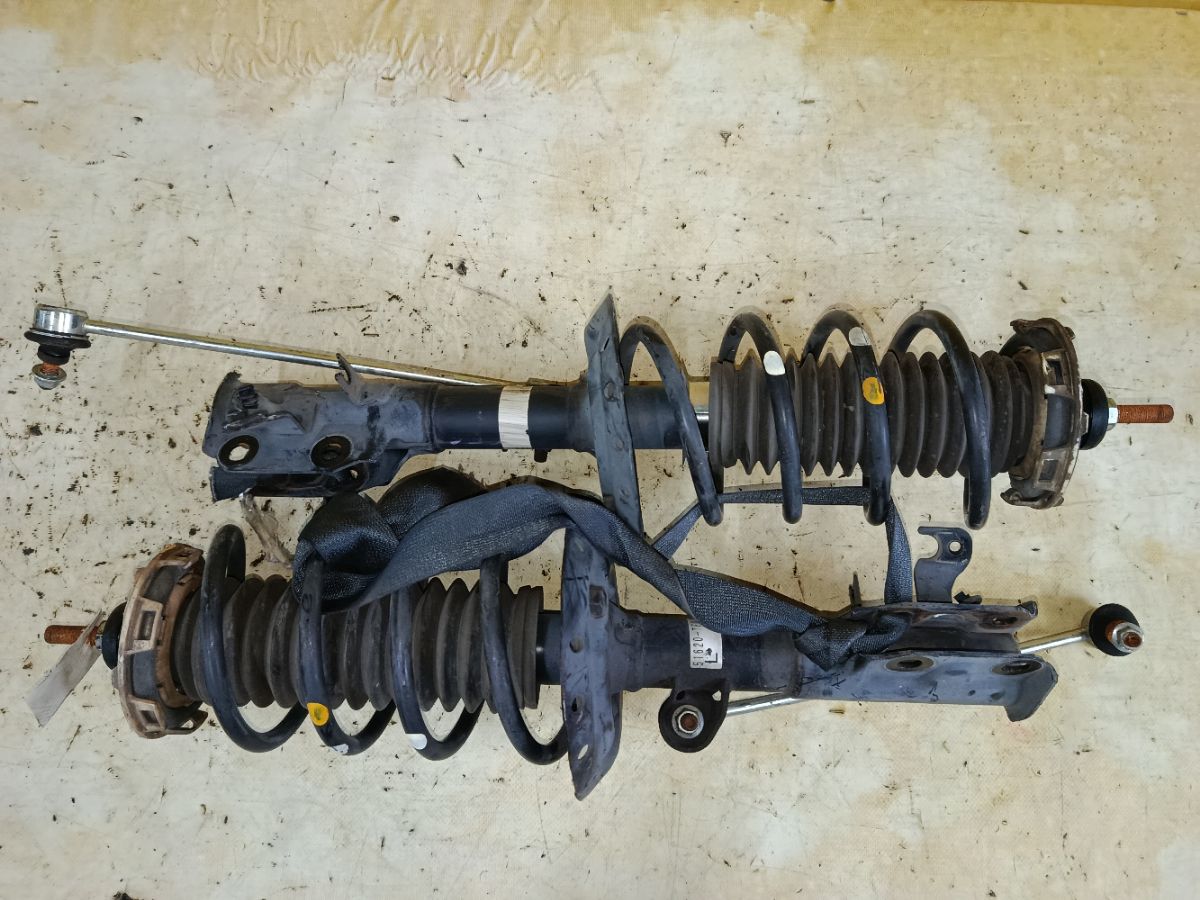 Стойка амортизатора на Honda Fit GE6 L13A Фото 1