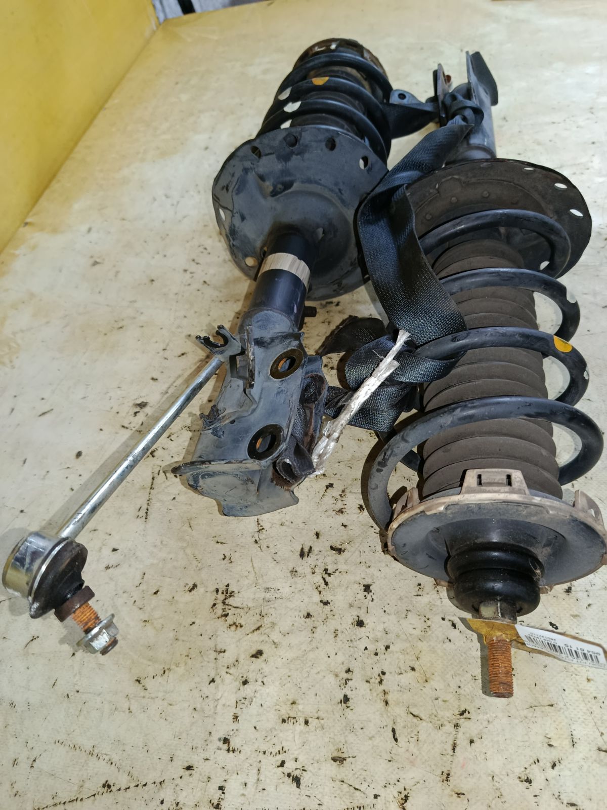 Стойка амортизатора на Honda Fit GE6 L13A Фото 6