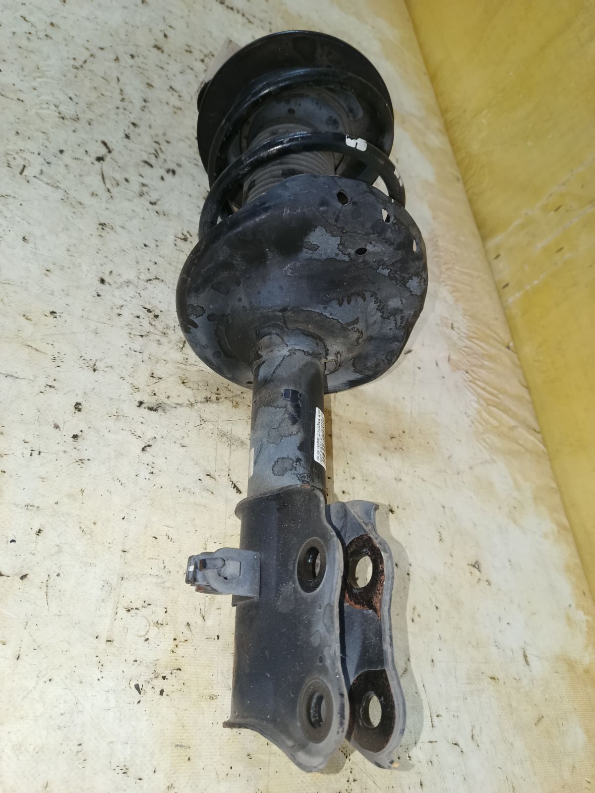 Стойка амортизатора 20310FJ330 на Subaru Impreza GP7 FB20 Фото 4