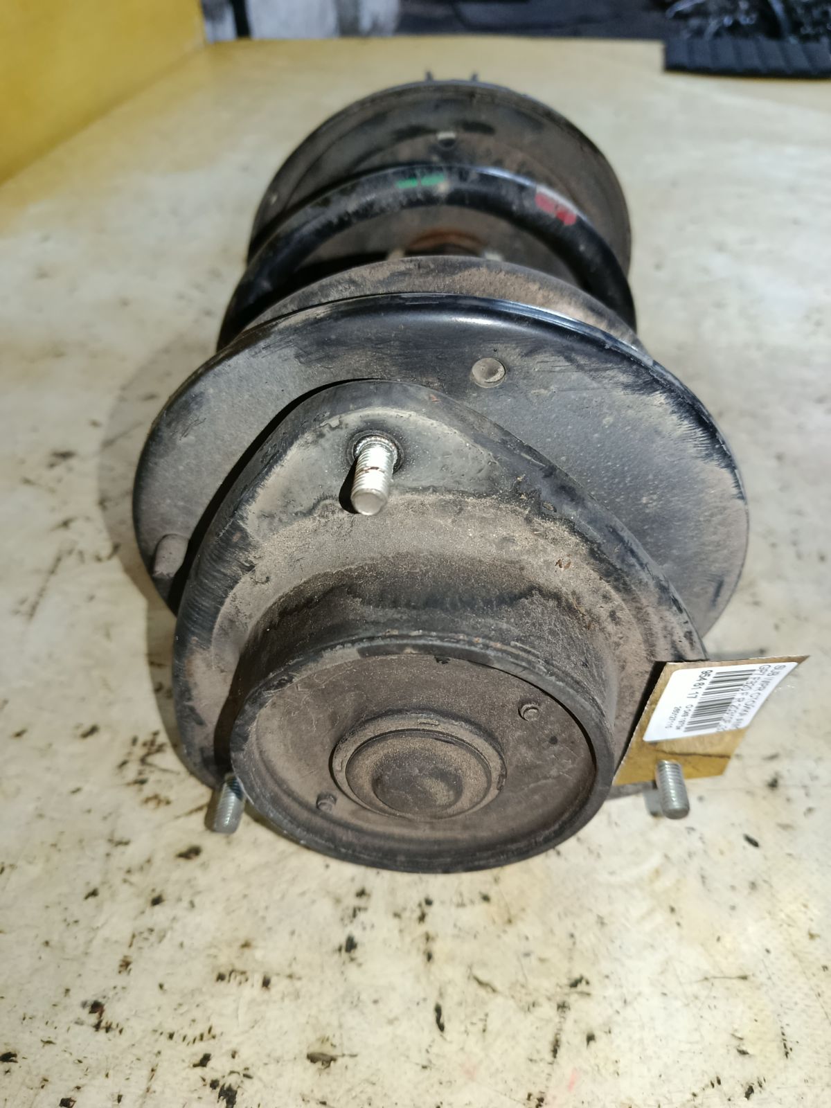 Стойка амортизатора 20310FJ320 на Subaru Impreza GP7 FB20 Фото 2