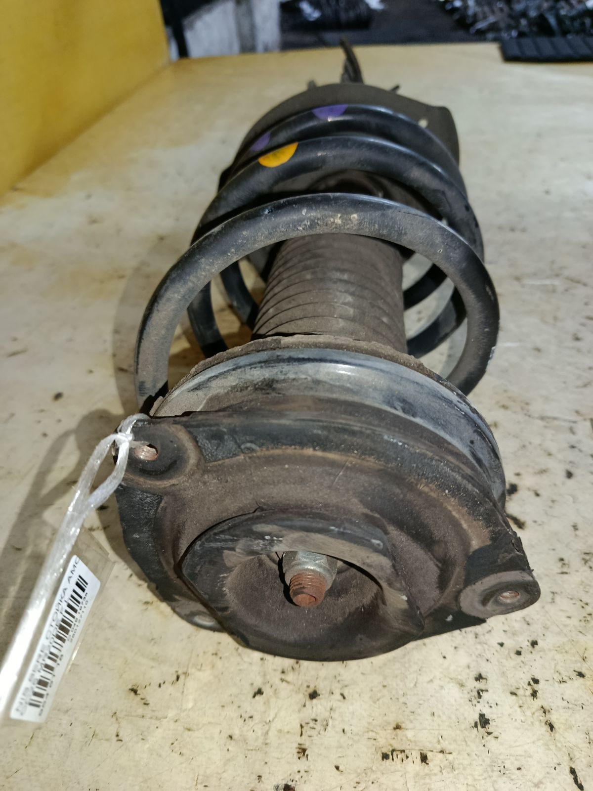 Стойка амортизатора на Nissan Serena CC25 MR20DE Фото 2