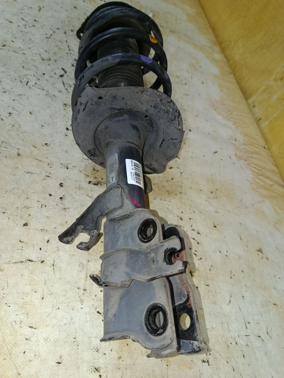 Стойка амортизатора на Nissan Serena CC25 MR20DE Фото 4