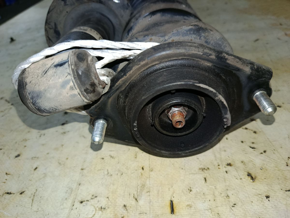 Стойка амортизатора 20365FJ310 на Subaru Impreza GP7 FB20 Фото 2