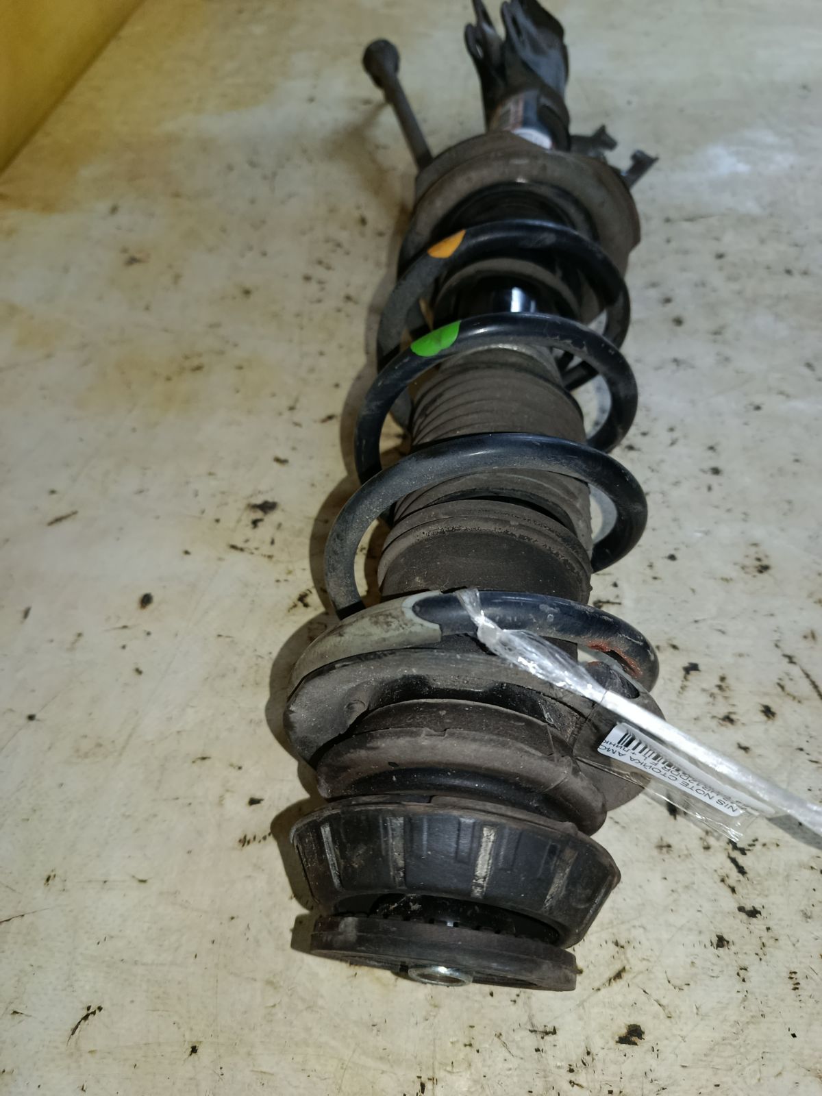 Стойка амортизатора на Nissan Note E12 HR12DDR Фото 2