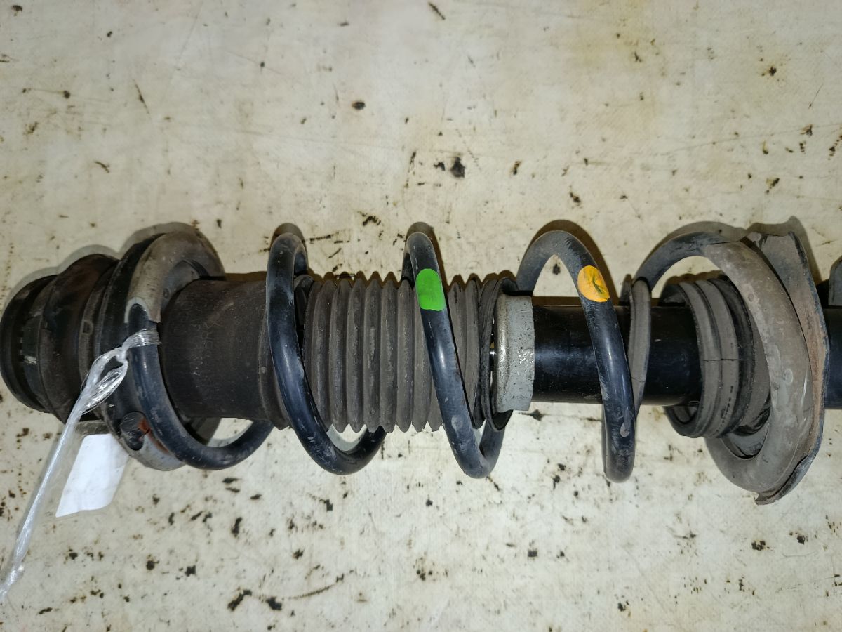 Стойка амортизатора на Nissan Note E12 HR12DDR Фото 3