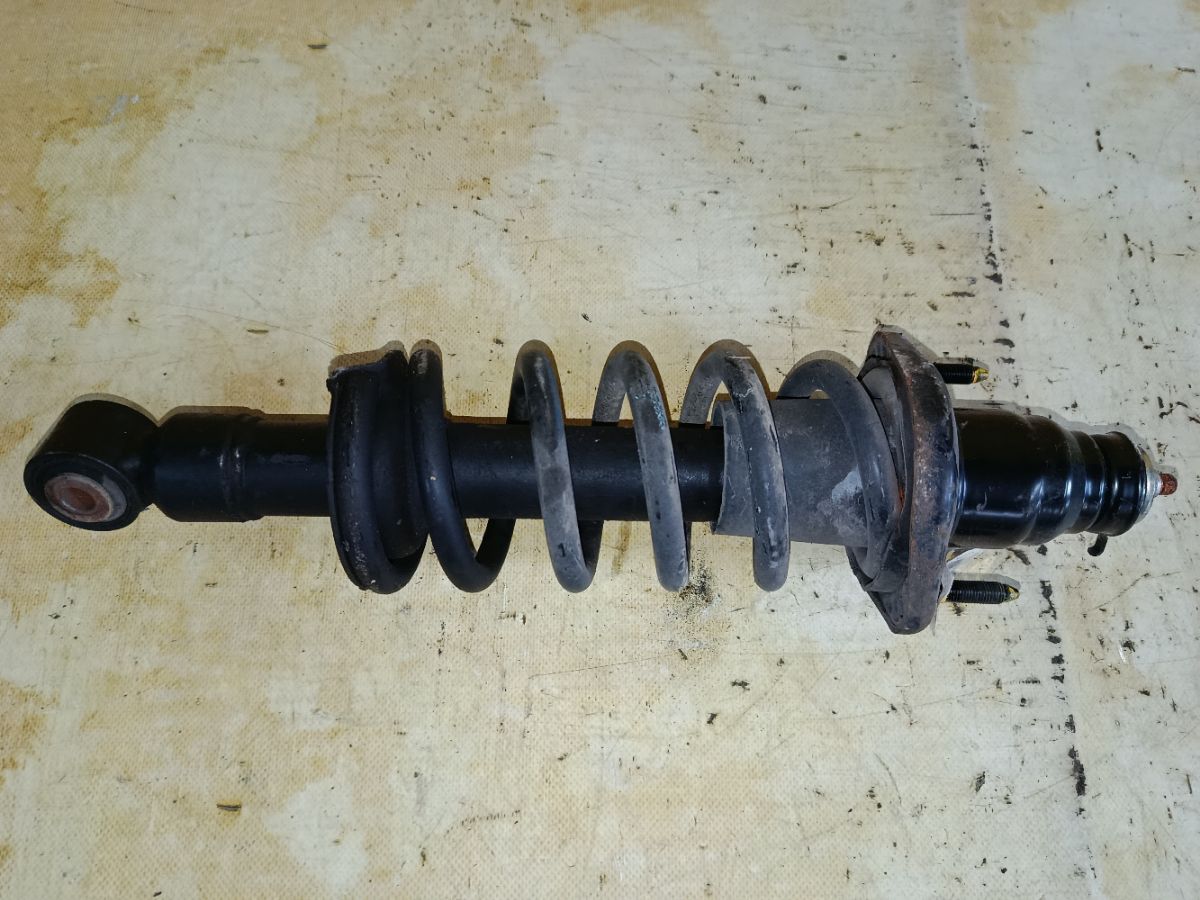 Стойка амортизатора на Honda Stream RN7 R18A Фото 1