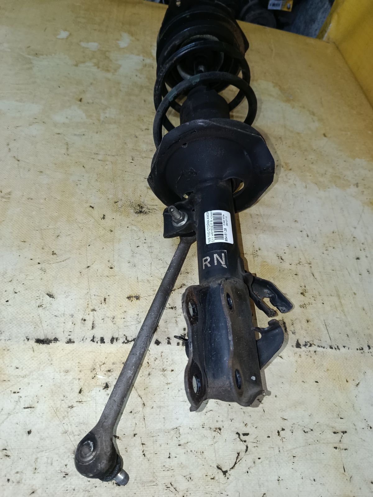 Стойка амортизатора 333390, 54302 ED025, 54302 ED50B, 543021A11B, 54302CJ40C, 54302CJ41C, 54302EC80A, 54302ED001, 54302ED002, 54302ED00A, 54302ED501, 54302ED50A, 54302ED525, 54302EE40A, 54302EE50A, 54302EE50B, 54302EE90A, 54302EF80A, 54302EL00A, 54302EM01A, 54302EM20A, 54302EM30C, 54302EU50A, 54302EU51A, 54302ZN90A, CR-049-3826, CR-049FR-C11, E4302 EC80A, E4302 EE90A, E4302 EL00A, E4302 EM01A, E43021A11B, E4302EC85B, E4302ED00A, E4302EE40A, E4302EM20A, E4302EM30C, E4302EU50A, E4302EU51A, E4302ZN90A, E4302ZV90E, E4C021A11B, E4C02EE90A, E4C02EL00A, E4C02EL00B, E4C02EU51A, SJ-049-3826, SJ-049FR-C11, ST-049-3826 на Nissan Tiida C11 HR15DE Фото 4