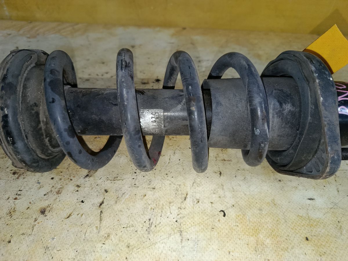 Стойка амортизатора на Honda Stream RN6 R18A Фото 3