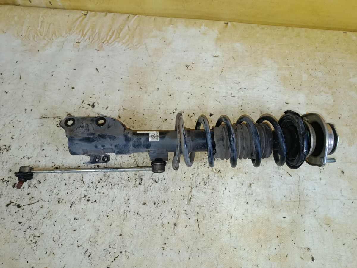 Стойка амортизатора на Daihatsu Tanto LA600S KF-VE Фото 1