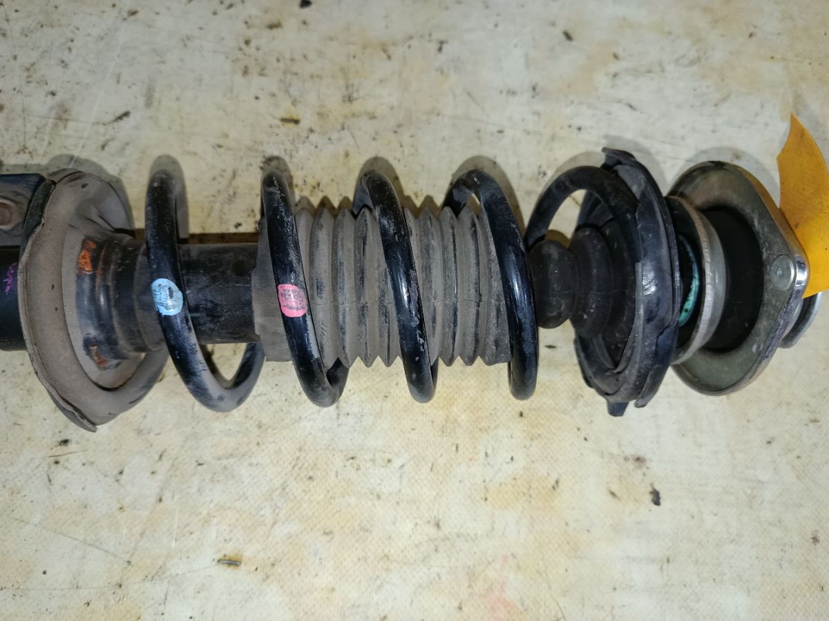 Стойка амортизатора на Daihatsu Tanto LA600S KF-VE Фото 3