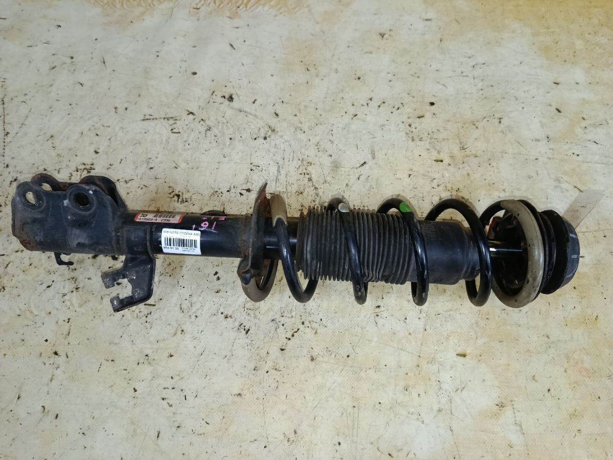 Стойка амортизатора на Nissan Note E12 HR12DDR Фото 1