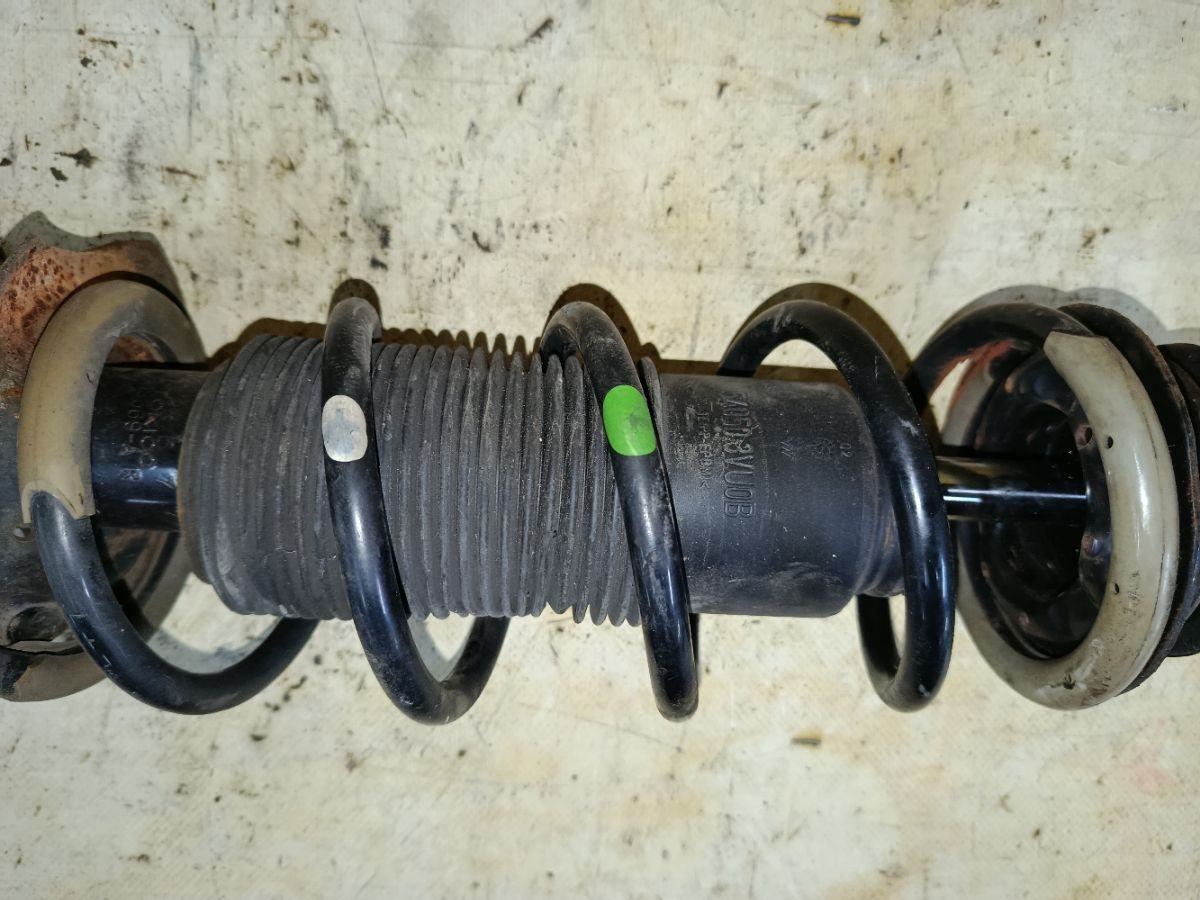 Стойка амортизатора на Nissan Note E12 HR12DDR Фото 3