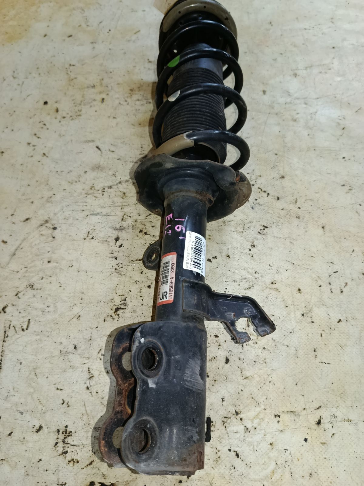 Стойка амортизатора на Nissan Note E12 HR12DDR Фото 4