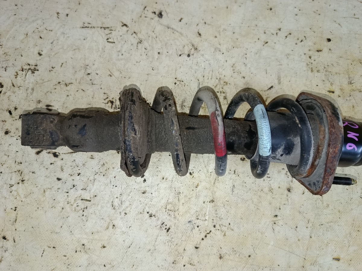 Стойка амортизатора на Honda Stream RN6 R18A Фото 4