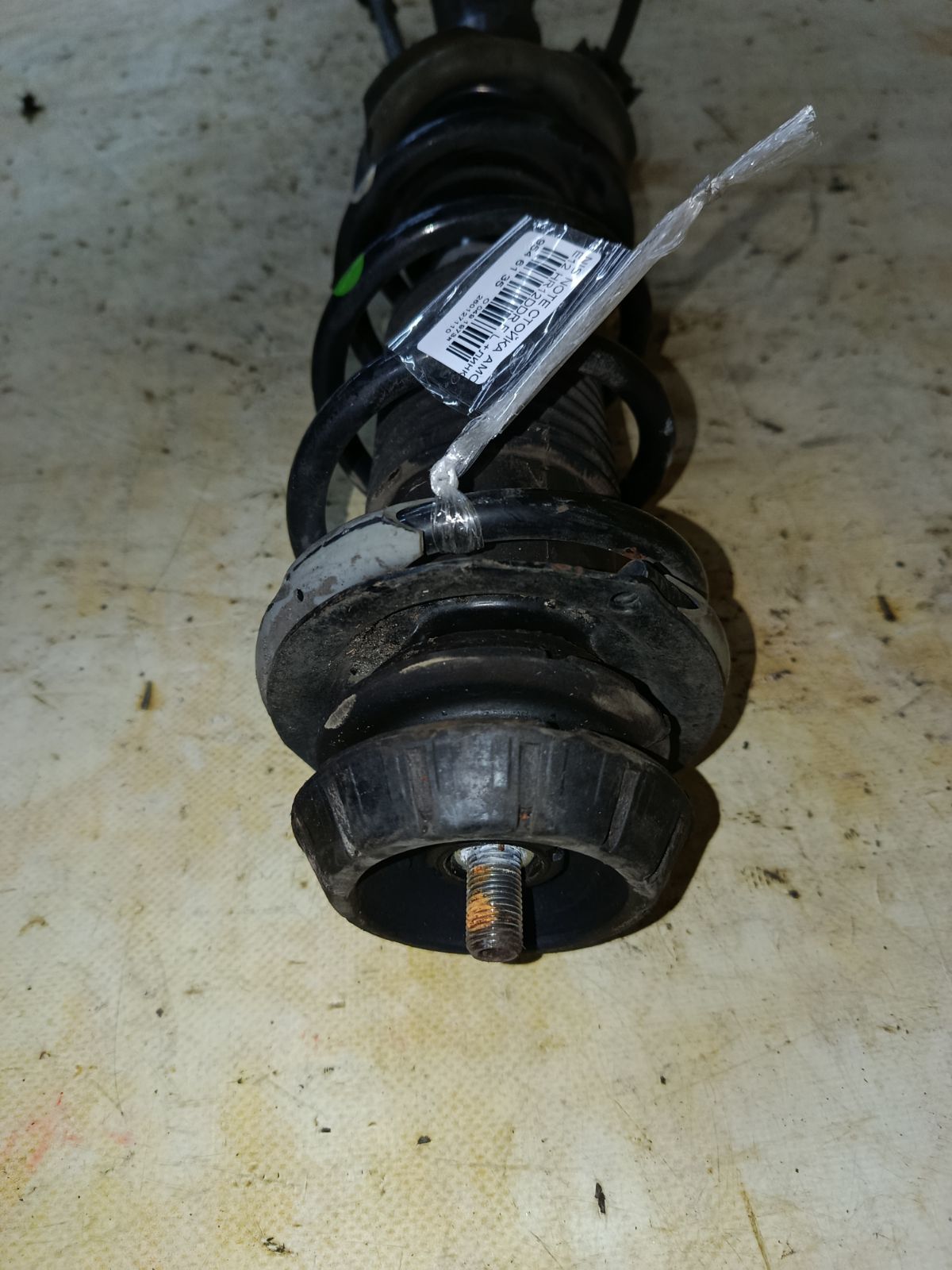 Стойка амортизатора на Nissan Note E12 HR12DDR Фото 2